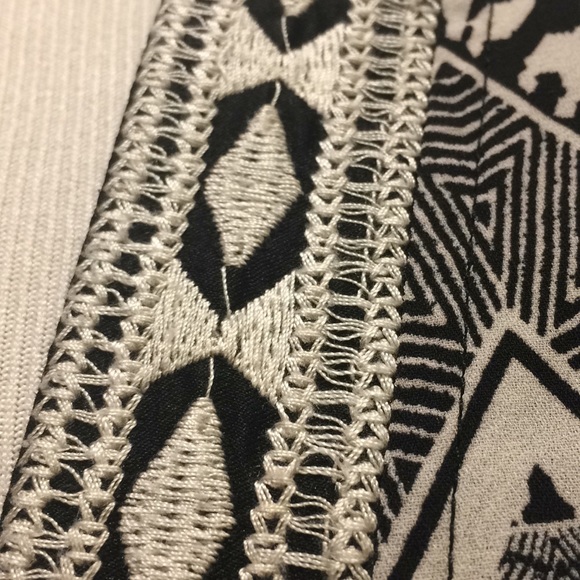 EUC Woman’s Small Black and Taupe Summer Jacket - Picture 5 of 5